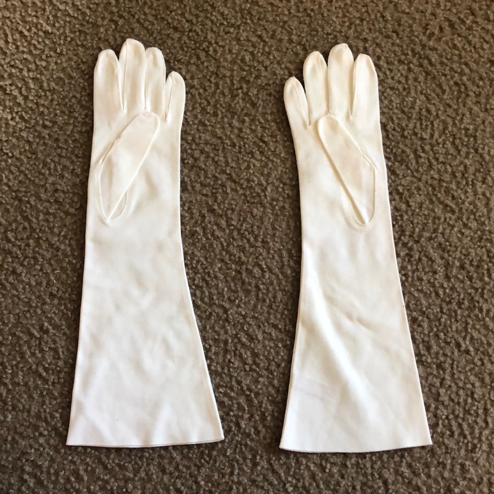 Elegant gloves